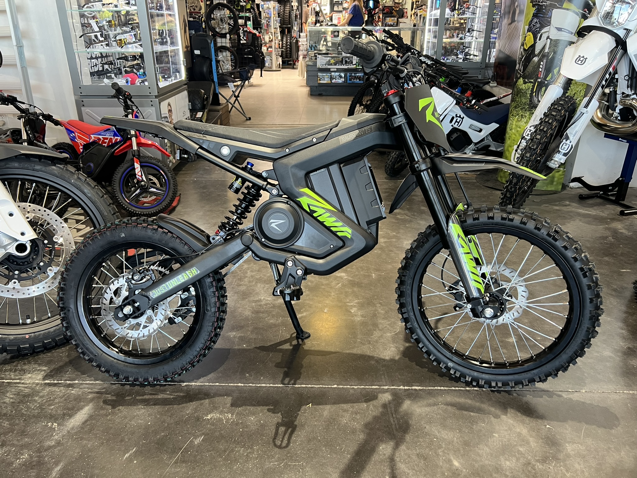 RAWRR Mini R17 - Screwie Lewie's Motorsports